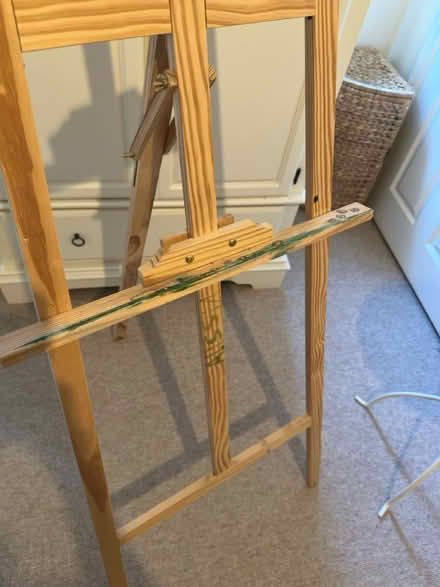 Photo of free Easel (Castle Point) #2