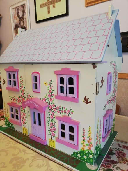 Photo of free Dolls house and accessories (isle of dogs london E14) #1