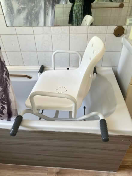 Photo of free swivel bath seat for elderly (Hanworth Park TW13) #1