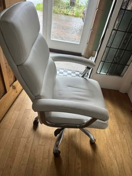 Photo of free White office chair (Ng2 6jh) #3