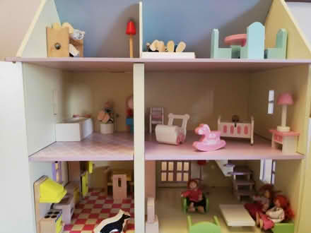 Photo of free Dolls house and accessories (isle of dogs london E14) #2