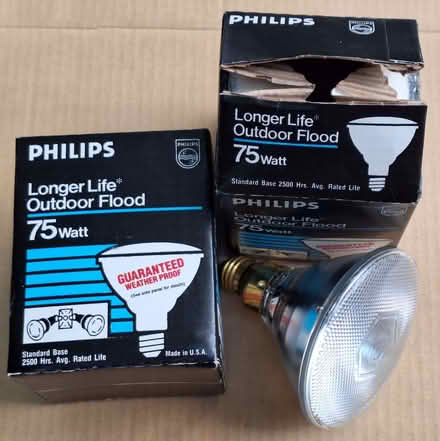 Photo of free Light bulbs - floods & reflectors (Davis/Teele Square area) #3