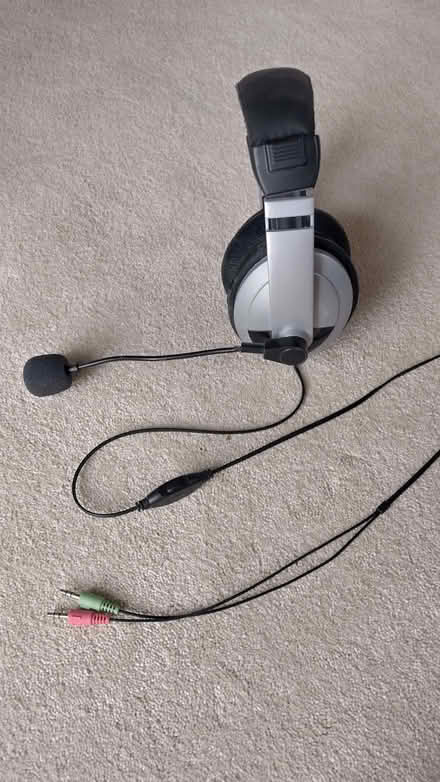 Photo of free Headphones including Microphone (Kenley CR8) #1