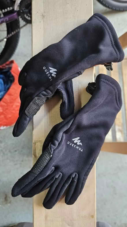 Photo of free Kids gloves (Ash, GU12) #1