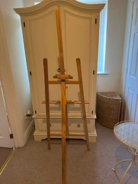 Photo of free Easel (Castle Point) #3