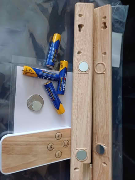 Photo of free Under cabinet lights with batteries (Hoddesdon EN11) #4