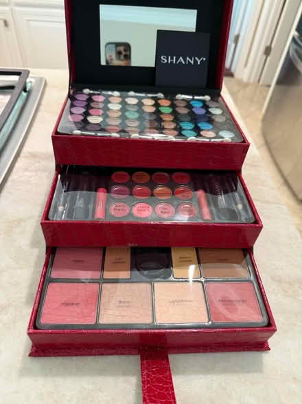 Photo of free New Make-up kit (Cupertino) #1