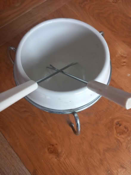 Photo of free Fondue set (Welwyn, Oaklands. AL6) #2