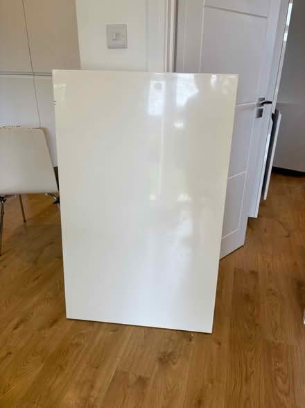 Photo of free White dining / kitchen table (Mill Hill - NW7) #4