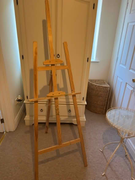 Photo of free Easel (Castle Point) #1
