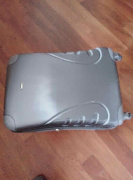 Photo of free Large and medium suitcases (Harnage SY5) #1