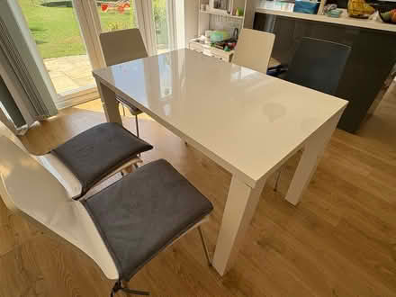 Photo of free White dining / kitchen table (Mill Hill - NW7) #3