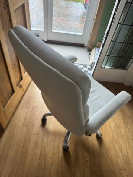 Photo of free White office chair (Ng2 6jh) #2