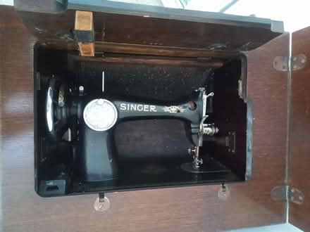 Photo of free Singer Sewing Machine 1934 Serial Number Y9580053 in Cabinet (Hardwick OX16) #3