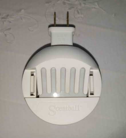 Photo of free Aromahouse Scentball plugin difuser (Etobicoke (Kipling /Eglinton)) #1