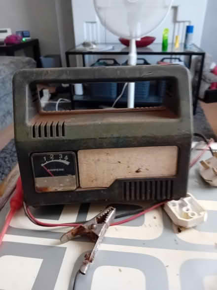 Photo of Battery charger (Royals area NN16) #1