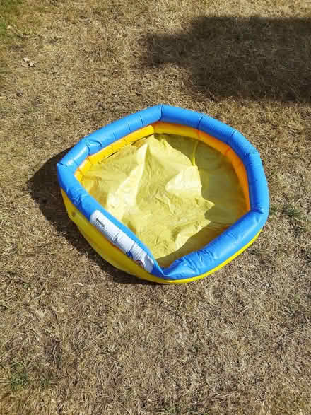 Photo of free Small paddling pool (Hurst Golf Course RG41) #1