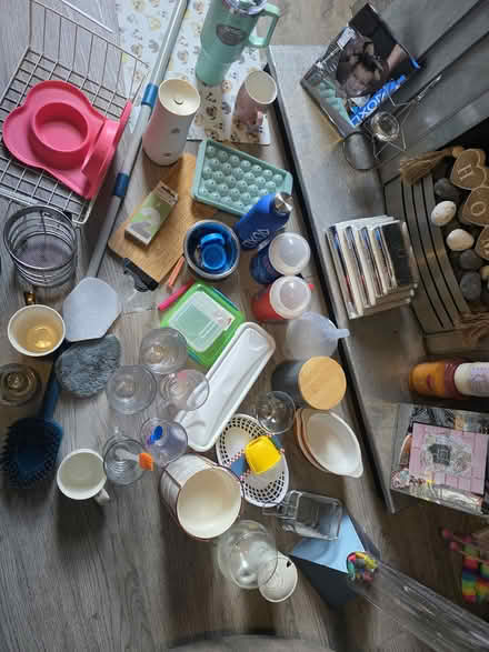 Photo of free Bundle of stuff (DE23) #2