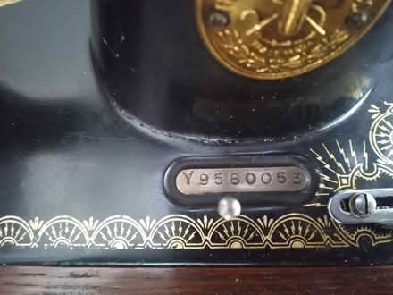 Photo of free Singer Sewing Machine 1934 Serial Number Y9580053 in Cabinet (Hardwick OX16) #4