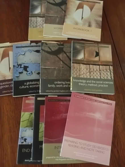 Photo of free OU DD100 Course material (Crawley RH10) #1