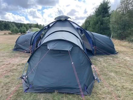 Photo of free ‘9’ person tent (Wokingham RG41) #1