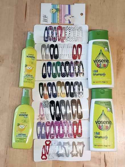 Photo of free Head Lice Defence Shampoo/Spray With Accessories (CT6) #1