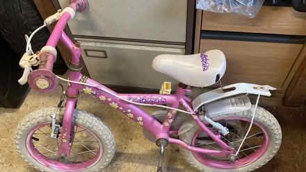 Photo of free 2x Bicycles (ages 4-7) (Dean Court OX2) #2