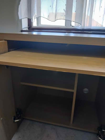 Photo of free Desk (Cookham Road sl6) #1
