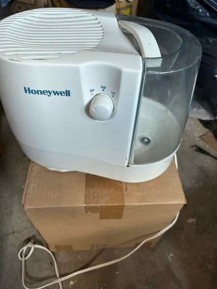 Photo of free Humidifier (Meadowvale area) #1