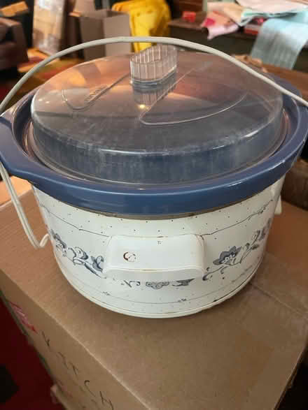 Photo of free Working Crock Pot (Dupont/Logan) #1