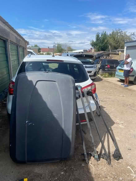 Photo of free Halfords roof box (Croydon CR0) #2