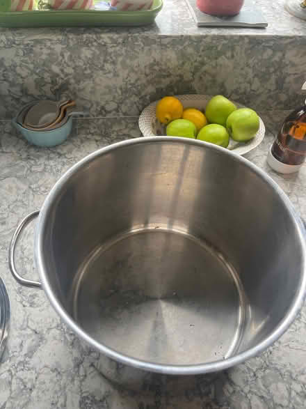 Photo of free Large stainless steel cooking pot (Wokingham RG40) #2