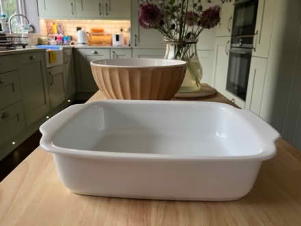 Photo of free Large white oven dish (Wokingham RG40) #1