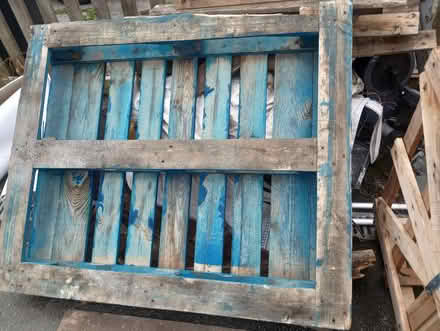 Photo of free Wooden crate and pallet (Moldgreen HD5) #2