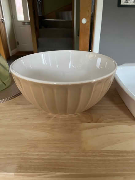 Photo of free Large mixing bowl (Wokingham RG40) #1