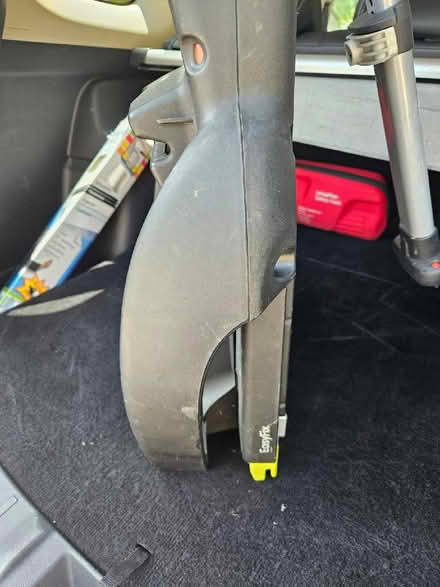 Photo of free Maxi Cosi easy fix - car seat (NW6) #3