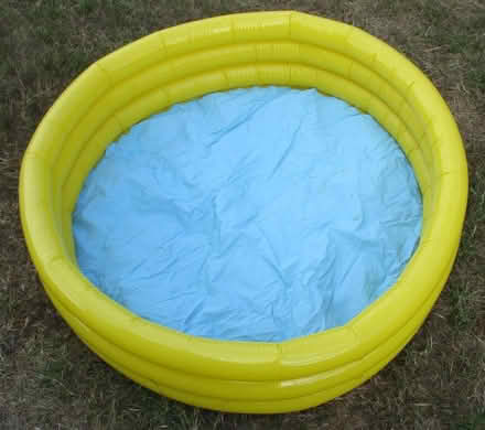 Photo of free Small paddling pool (Fairlands GU3) #1