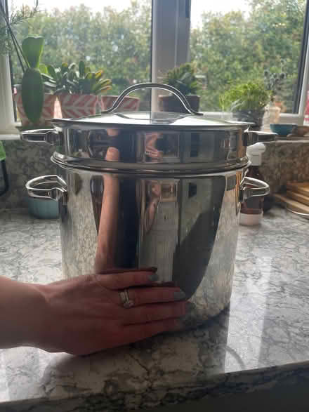 Photo of free Large stainless steel cooking pot (Wokingham RG40) #4