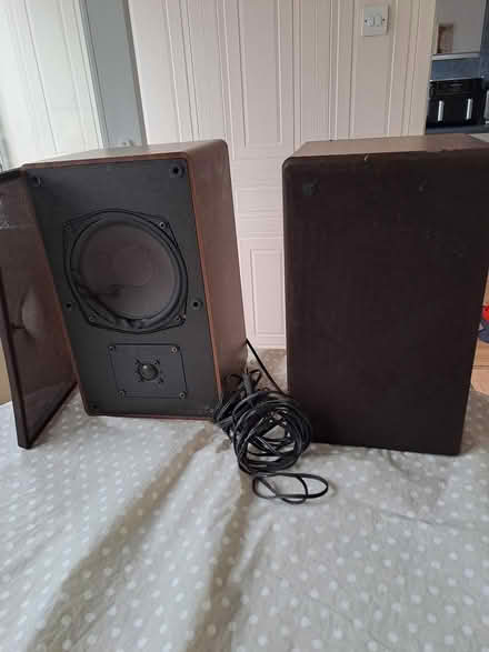 Photo of free Stereo Speakers (Romford RM7) #1