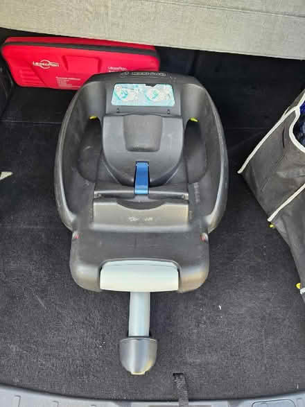 Photo of free Maxi Cosi easy fix - car seat (NW6) #1