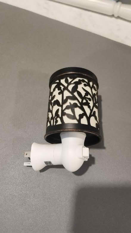 Photo of free Night light with wax warmer (Somerset) #1