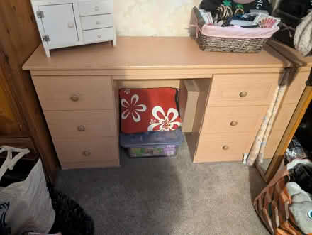 Photo of free Desk with draws (B27) #1