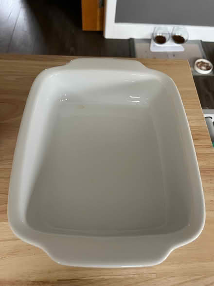 Photo of free Large white oven dish (Wokingham RG40) #3