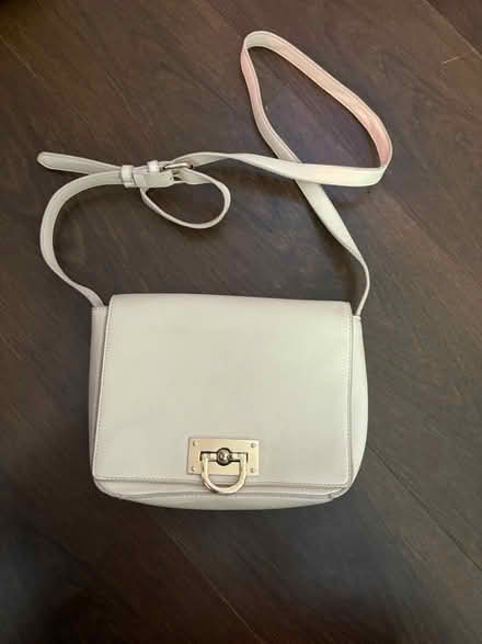 Photo of free Shoulder bag - cream (L13) #1
