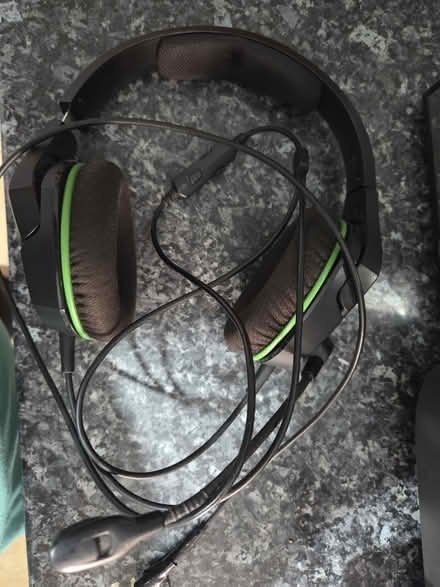 Photo of free Working headphones and microphone (Leytonstone E11) #1