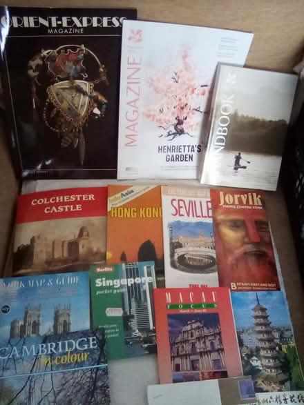 Photo of free UK And Foreign Guide Books, Street Maps And Souvenir Leaflet (CT9) #1