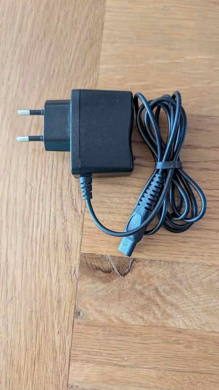 Photo of free Phillips charger (continental) (Bengeo SG14) #1