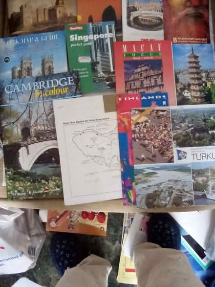 Photo of free UK And Foreign Guide Books, Street Maps And Souvenir Leaflet (CT9) #2