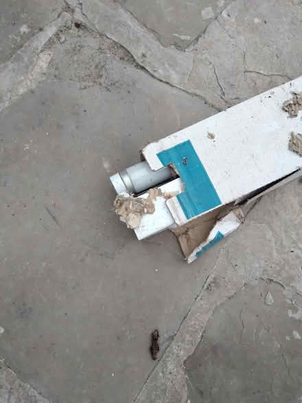 Photo of free florescent light complete (FY3 whitegate drive) #2