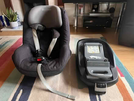 Photo of free Childs car seat including ISOFIX base (Lower Earley RG6) #1